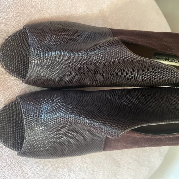 Halogen Ankle Style Brown Suede Booties Size 8M Women's Zip IN Back Thin Heel - Picture 9 of 12